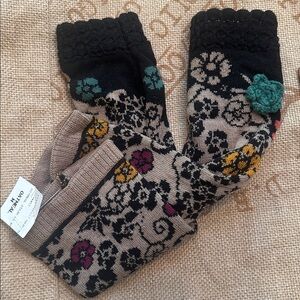 Extra Fine Merino Wool Knit SOFT Fingerless Gloves w/ Crocheted Flower Accents